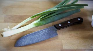 Couteau de chef ou santoku : la bonne lame pour la cuisine de tous les jours